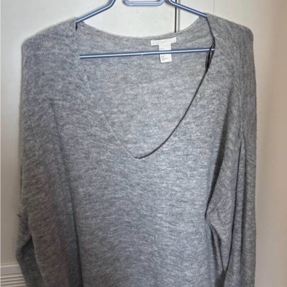 H&M Gray V-Neck Women's Sweater
